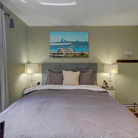 Blue Angels Room Mercer Island Exterior photo