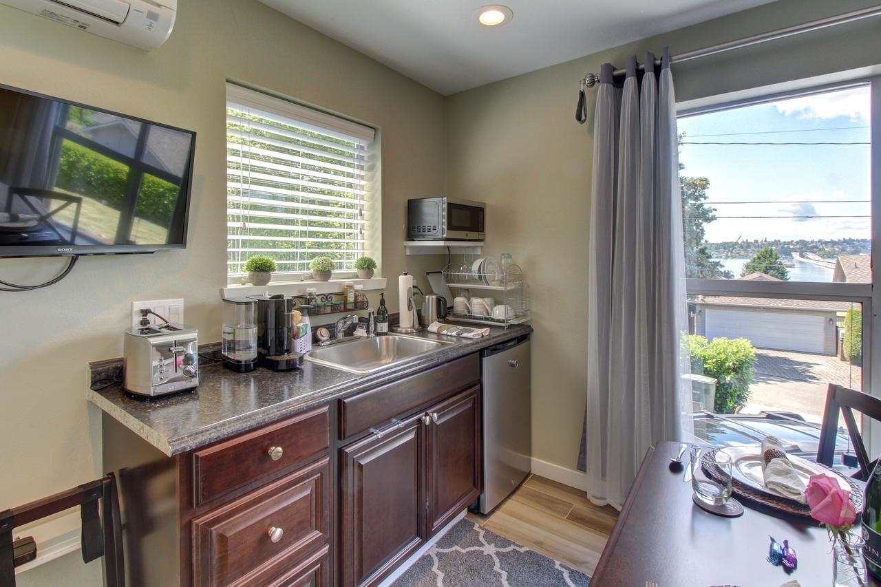 Blue Angels Room Mercer Island Exterior photo