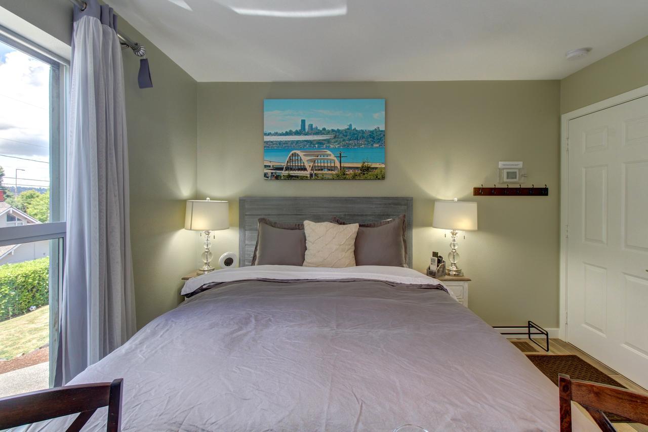 Blue Angels Room Mercer Island Exterior photo