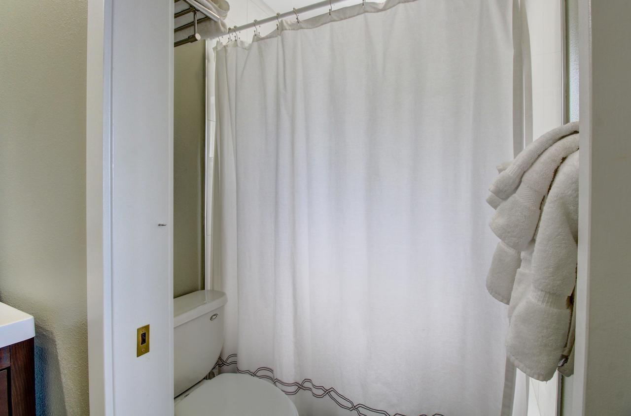 Blue Angels Room Mercer Island Exterior photo