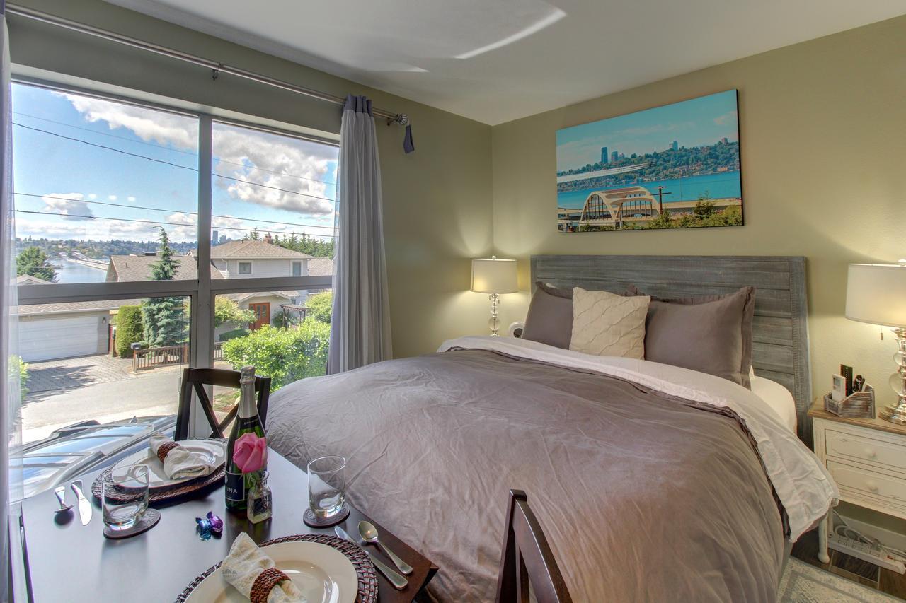Blue Angels Room Mercer Island Exterior photo